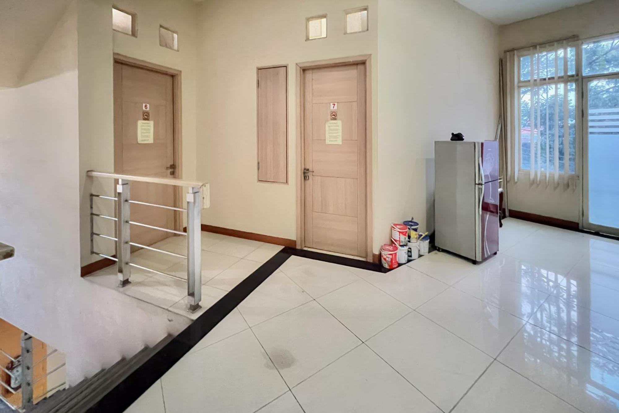 Wisma Anggrek Syariah Mitra Reddoorz Hotel Ciater Hilir Exterior foto